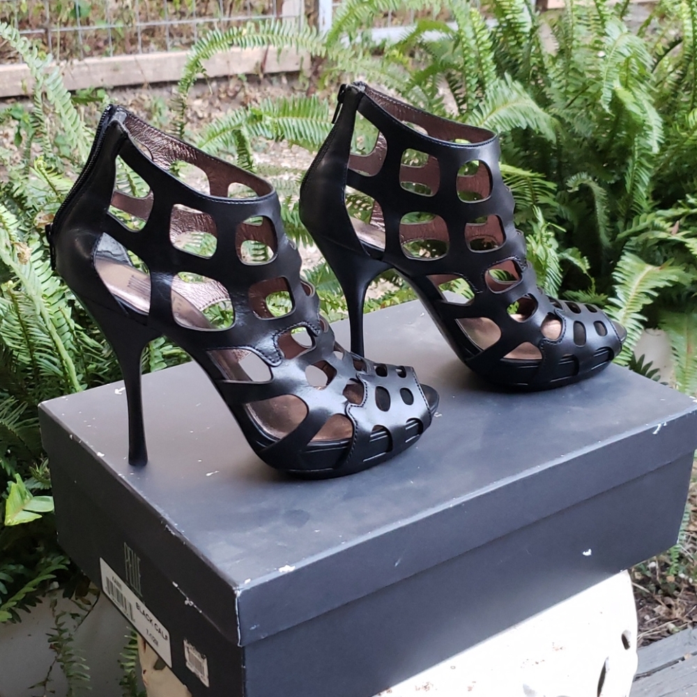 NIB Pelle Moda black caged stiletto 7.5